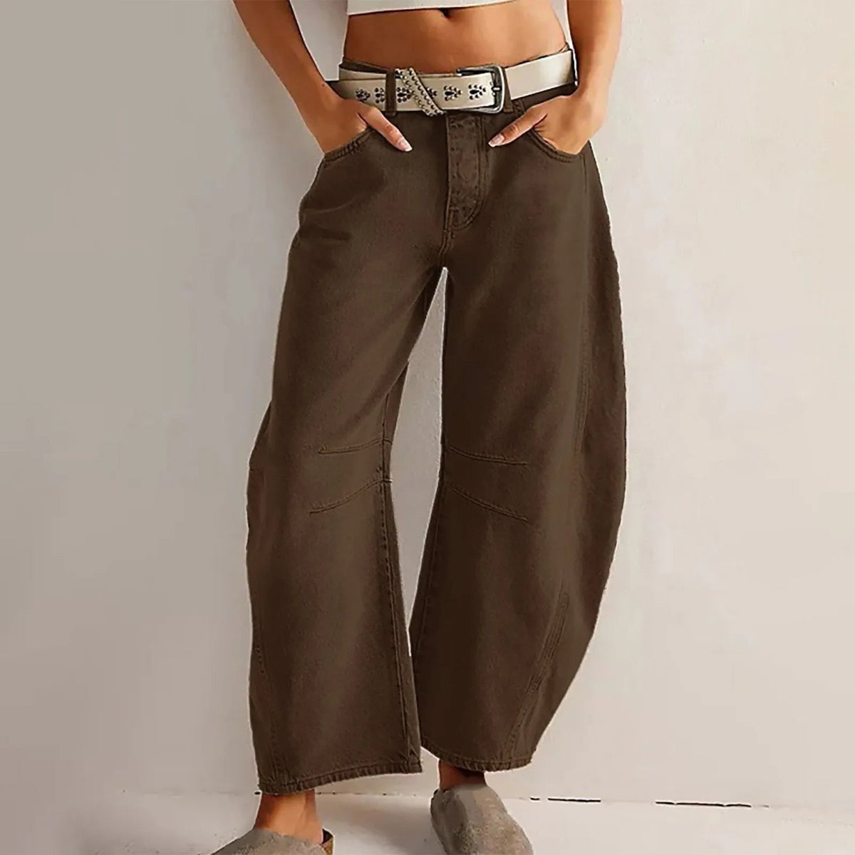 Women's Barrel Leg Jeans with Low Rise and Curved Shape - Coffee