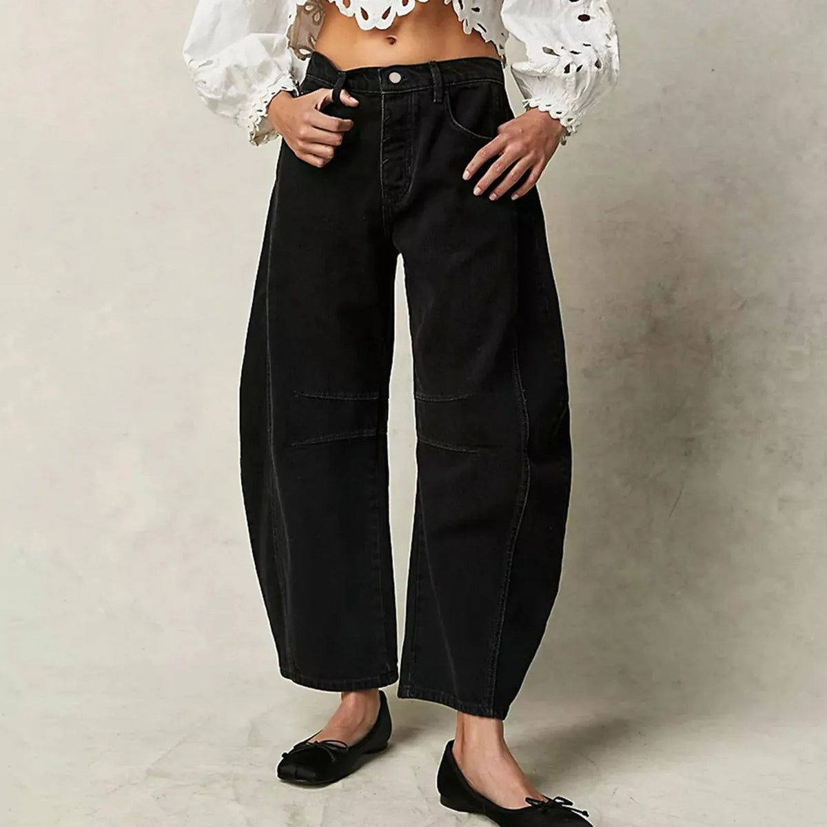 Women's Barrel Leg Jeans with Low Rise and Curved Shape - Black